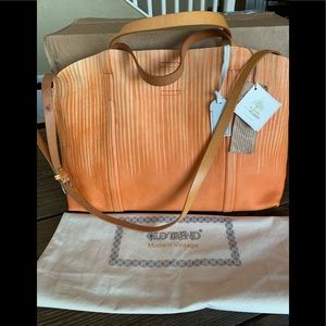 Old Trend Forest Island tote - Salt/orange drift